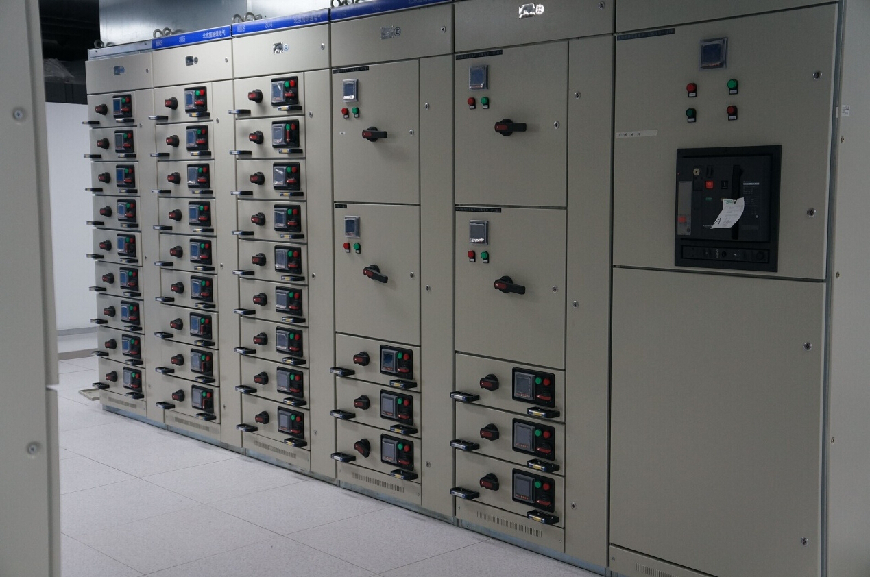 采用雙路市電、UPS、確保機房設備穩定運行